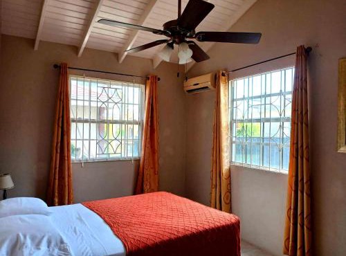 Beachy Cottage I Kitchen I Wi-Fi I Shaded Cabana I Parking