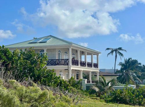 Stunning ocean views with pool - Coral Cove House