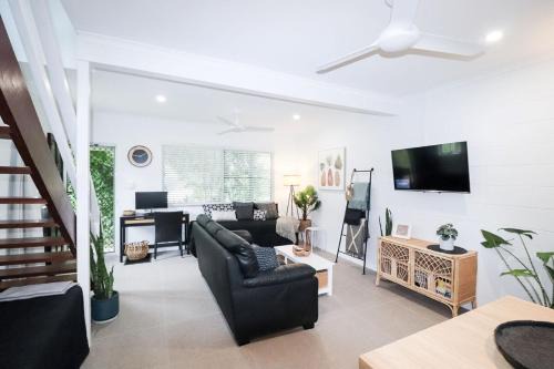 Whitsunday Pandanus-Stylish 2 bedroom townhouse in quiet location in Cannonvale