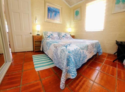 CoralStone Escape near beach and airport with private garden