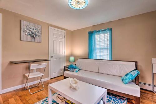 Cozy Third-Story Apartment in Dtwn Brockton! in Brockton